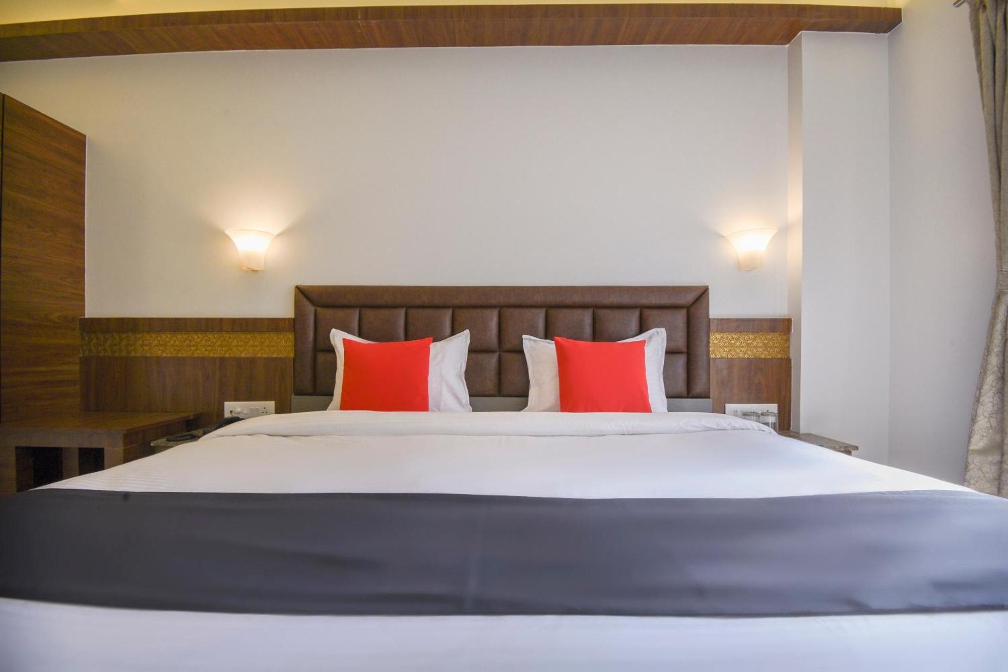 Oyo Flagship Hotel Shreeyash Executive Mangvadi Eksteriør bilde