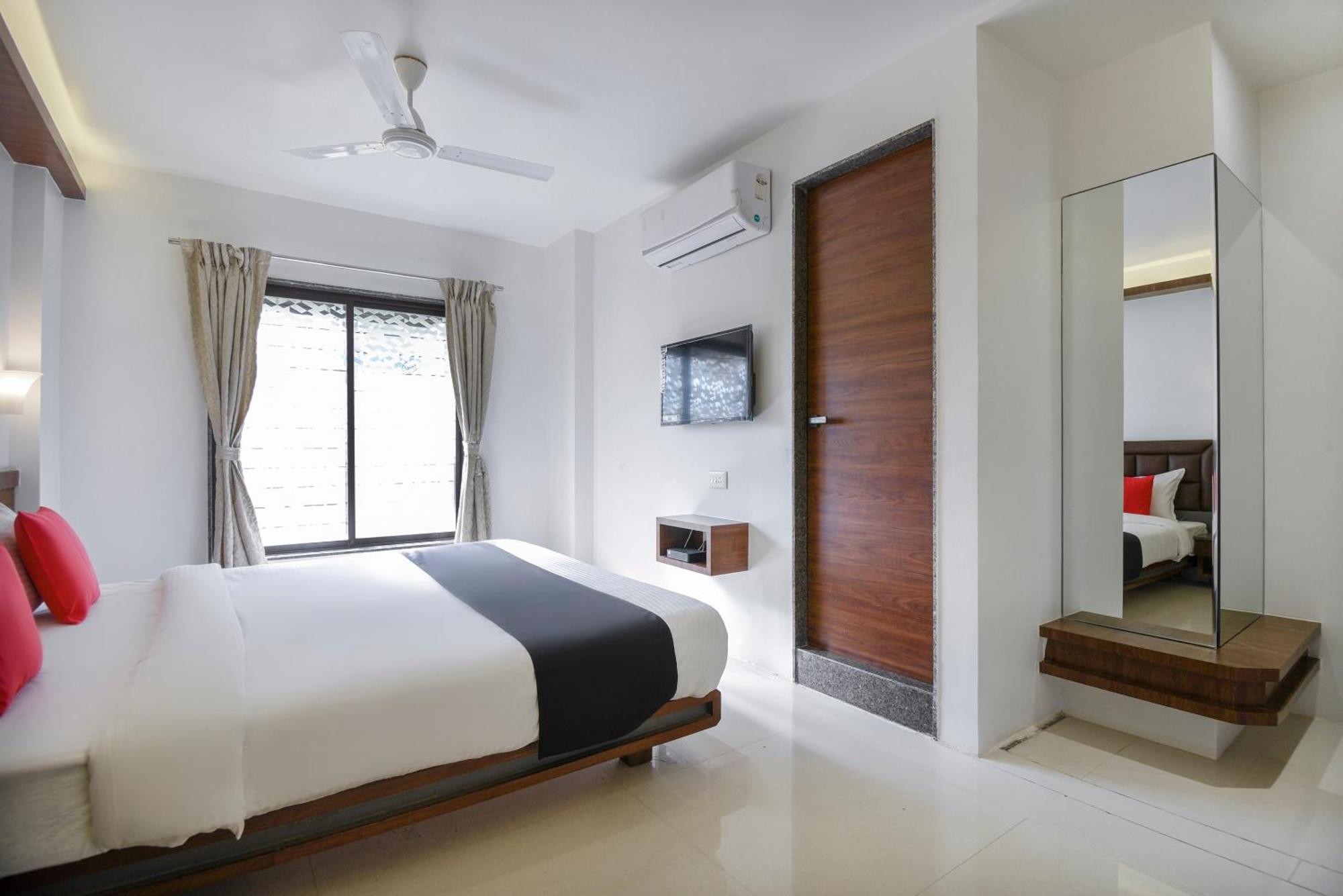 Oyo Flagship Hotel Shreeyash Executive Mangvadi Eksteriør bilde