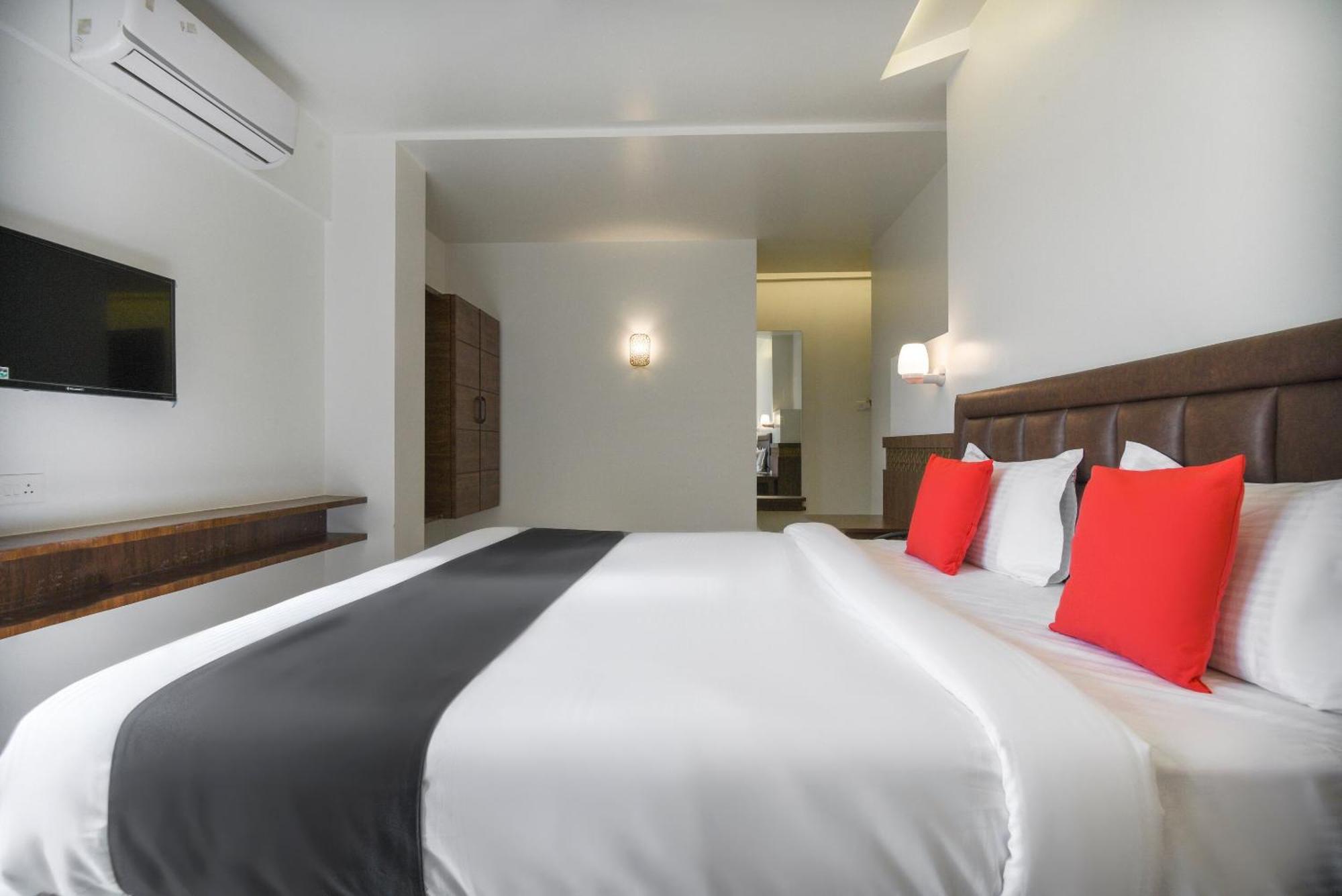 Oyo Flagship Hotel Shreeyash Executive Mangvadi Eksteriør bilde