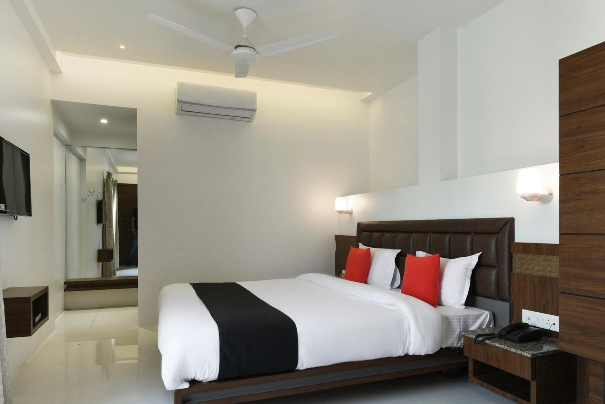 Oyo Flagship Hotel Shreeyash Executive Mangvadi Eksteriør bilde