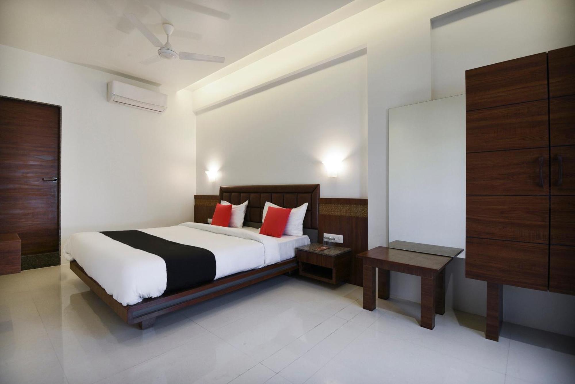 Oyo Flagship Hotel Shreeyash Executive Mangvadi Eksteriør bilde
