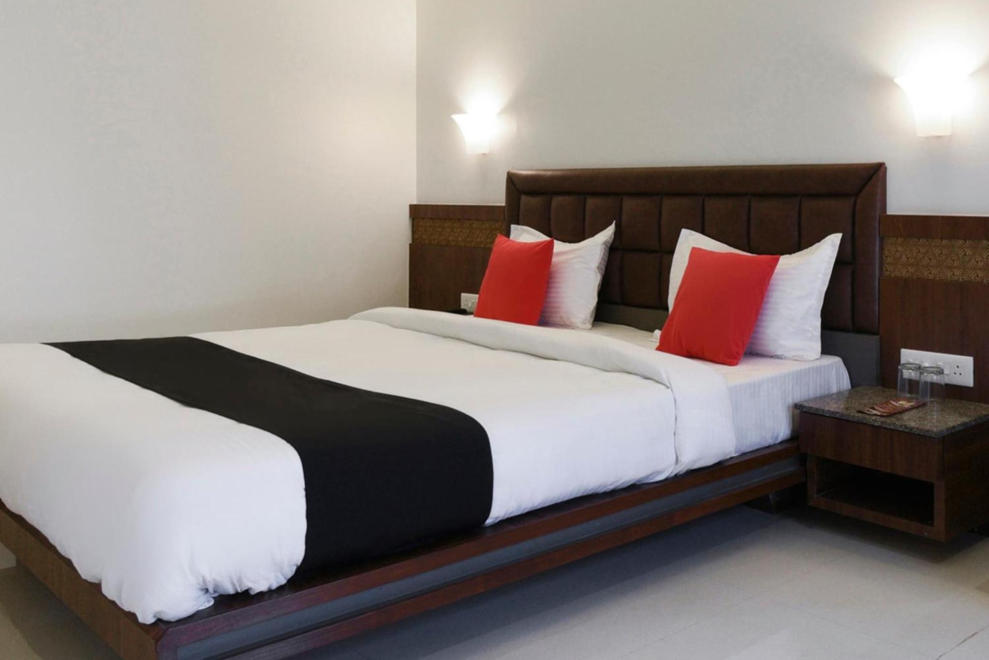 Oyo Flagship Hotel Shreeyash Executive Mangvadi Eksteriør bilde