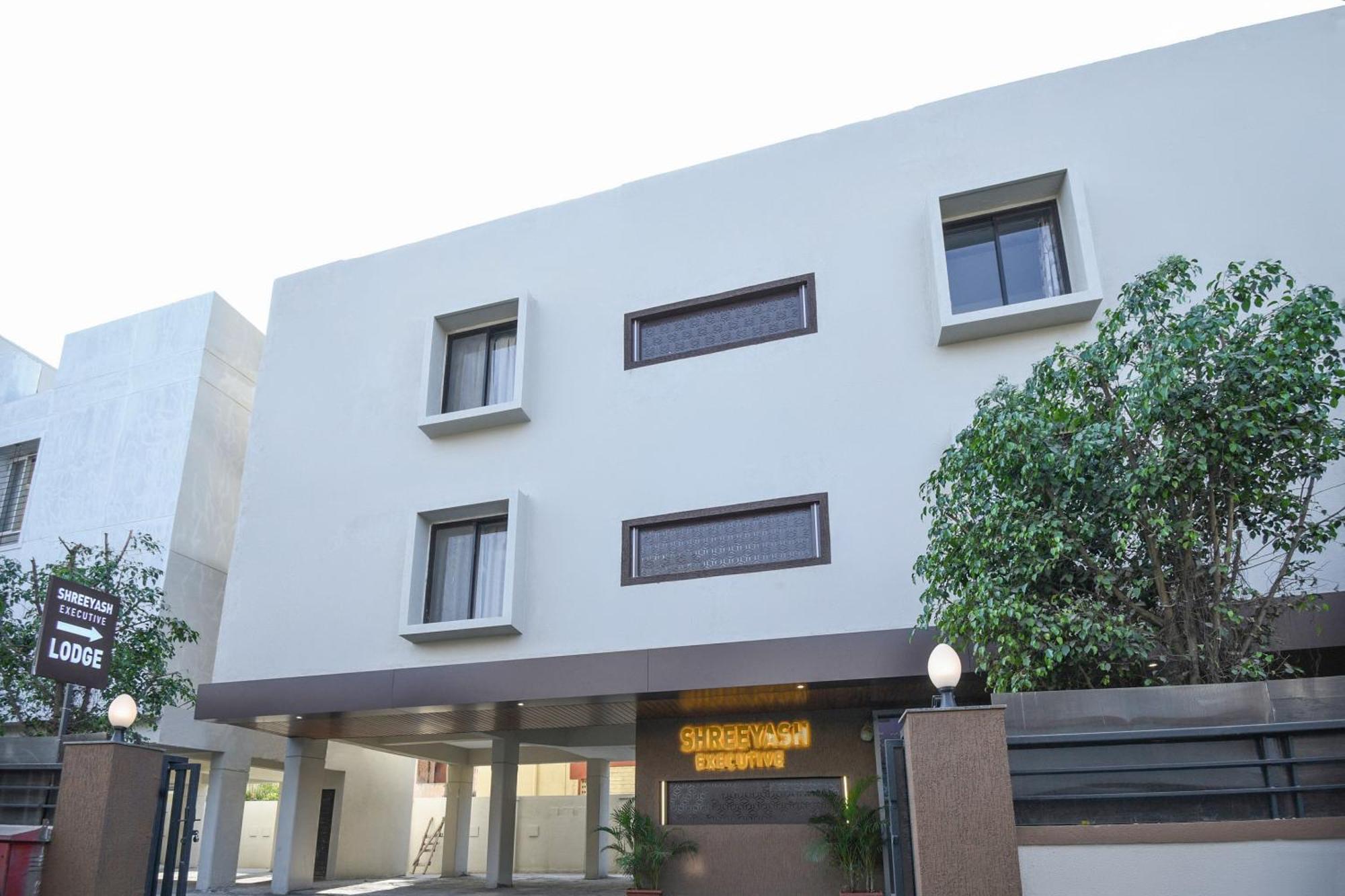 Oyo Flagship Hotel Shreeyash Executive Mangvadi Eksteriør bilde