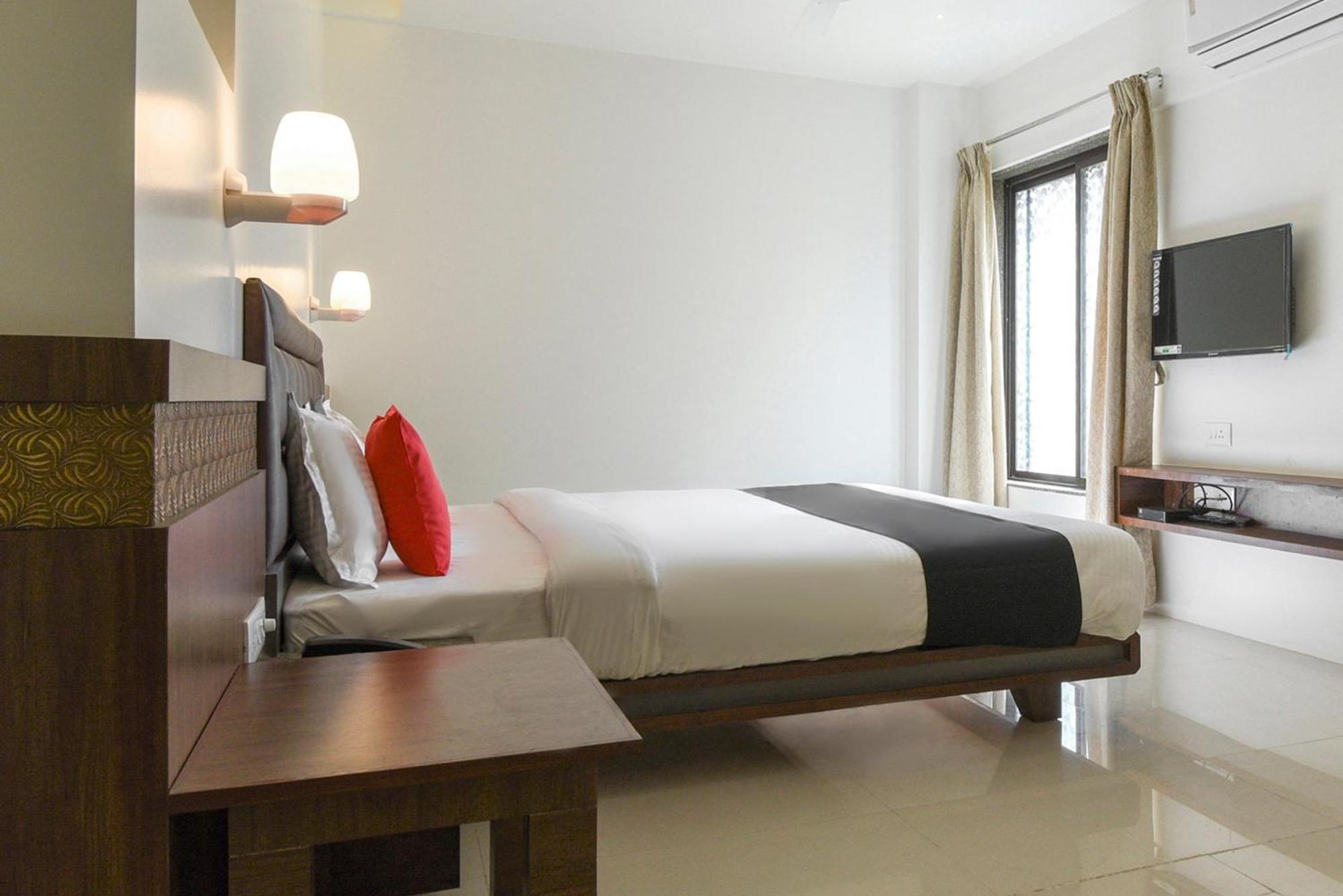 Oyo Flagship Hotel Shreeyash Executive Mangvadi Eksteriør bilde