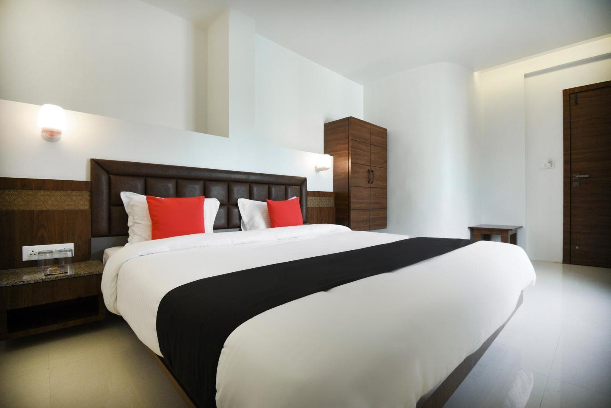 Oyo Flagship Hotel Shreeyash Executive Mangvadi Eksteriør bilde