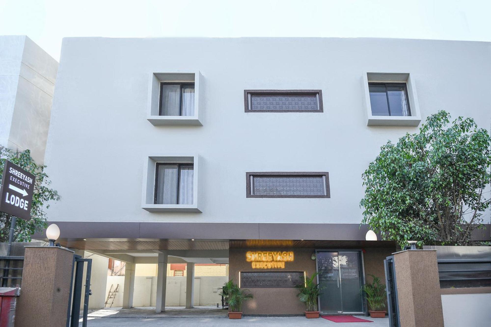 Oyo Flagship Hotel Shreeyash Executive Mangvadi Eksteriør bilde